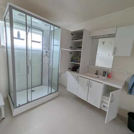 بيت للعطل 4 Bedroom House With Balcony And Parking Available هارستاد