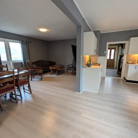 4 Bedroom House With Balcony And Parking Available بيت للعطل هارستاد