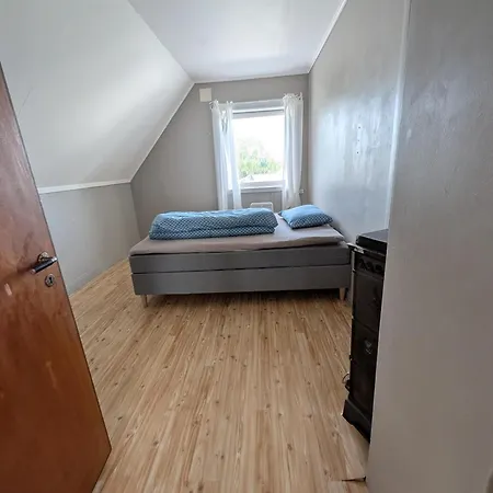 4 Bedroom House With Balcony And Parking Available Harstad