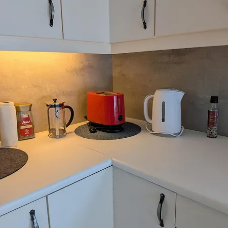 بيت للعطل 4 Bedroom House With Balcony And Parking Available