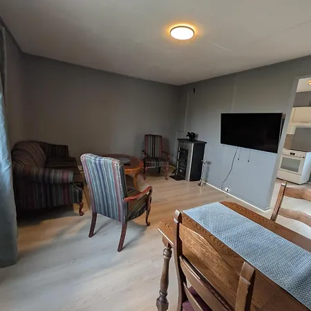 4 Bedroom House With Balcony And Parking Available بيت للعطل هارستاد