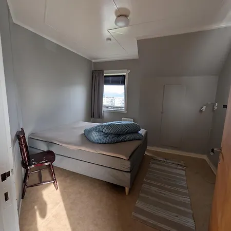 Nyaraló 4 Bedroom House With Balcony And Parking Available *