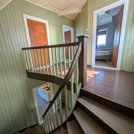 4 Bedroom House With Balcony And Parking Available هارستاد