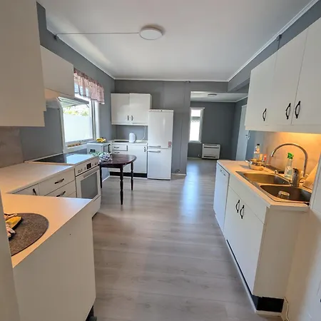 4 Bedroom House With Balcony And Parking Available هارستاد