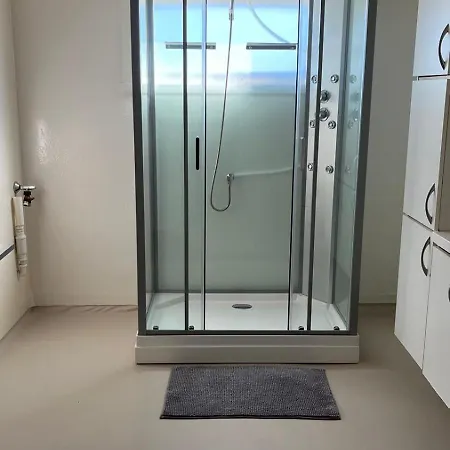 4 Bedroom House With Balcony And Parking Available بيت للعطل